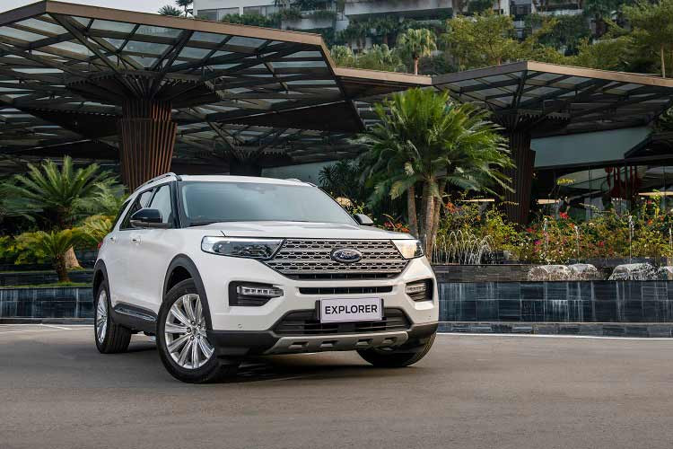 Ford Explorer mới tiếp tục được đưa về Việt Nam theo diện nhập khẩu nguyên chiếc từ Mỹ, giá xe Ford Explorer 2023 hiện được bán chính hãng là 2,439 tỷ đồng với duy nhất một phiên bản Explorer Limited.