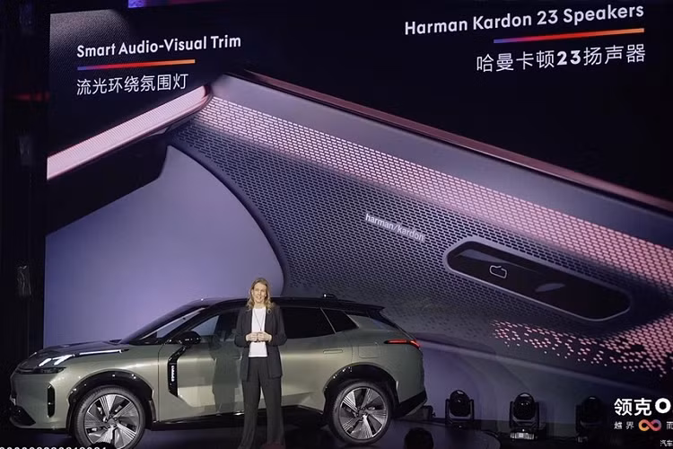 Lynk &amp; Co 08 là sản phẩm của Geely và Volvo chắp bút, không quá lời khi cho rằng đây là 1 sản phẩm tây nhất của hãng xe Trung Quốc từng tạo ra, thiết kế quá tương lai còn nội thất lại vô cùng sang trọng, đẳng cấp nên việc Lynk &amp; Co 08 có bùng nổ doanh số bán hàng hay không còn chờ vào giá xe Lynk &amp; Co 08 2023 được công bố thời gian tới.