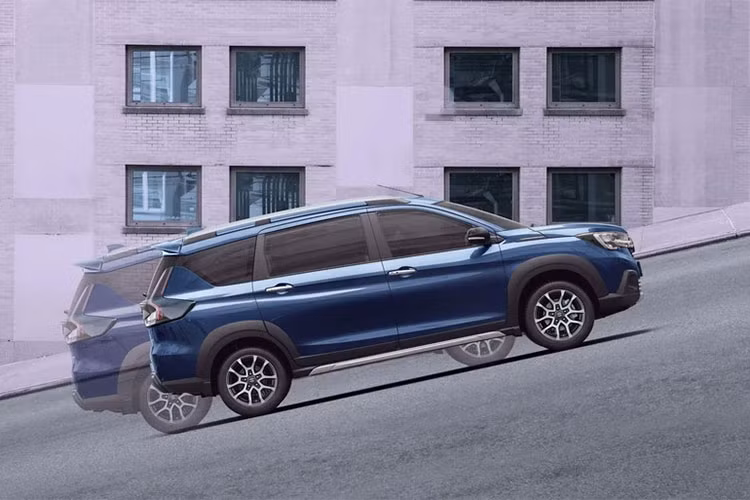 Hệ truyền động này bao gồm máy xăng 4 xi-lanh, dung tích 1.5L, kết hợp với pin lithium-ion 10 Ah 12V và máy phát điện tích hợp bộ đề (ISG). Nhờ đó, sức mạnh động cơ của mẫu MPV này tăng nhẹ lên 105 mã lực tại tua máy 6.000 vòng/phút và mô-men xoắn cực đại 138 Nm tại tua máy 4.400 vòng/phút.