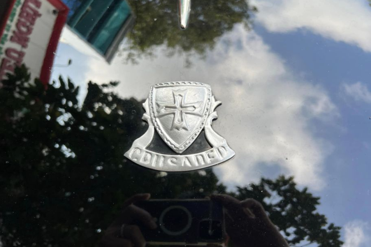 BMC ADO16 tổng cộng có 3 thế hệ, đầu tiên là 1962–1967, xe sử dụng hộp số tự động bốn cấp của hãng Automotive Products (AP) đã được thêm vào dưới dạng tùy chọn vào tháng 11/1965. Để tránh mức độ mất điện nghiêm trọng thường thấy ở những chiếc ôtô động cơ nhỏ có hộp số tự động, các nhà sản xuất đã kết hợp một bộ chế hòa khí mới và tỷ số nén cao hơn trên những chiếc ôtô hộp số tự động mới năm 1965.