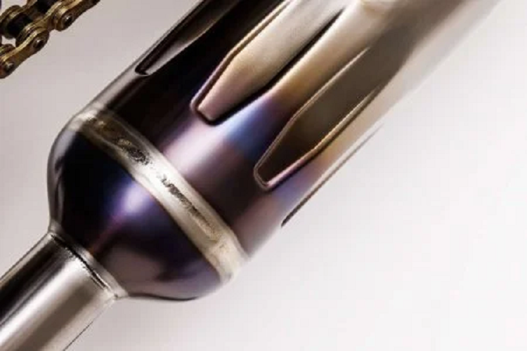 Động cơ đứng song song làm mát bằng không khí từ W800 vẫn giữ nguyên, có dung tích xi lanh là 773 cc cho ra công suất 47 mã lực và mô-men xoắn 65 Nm.