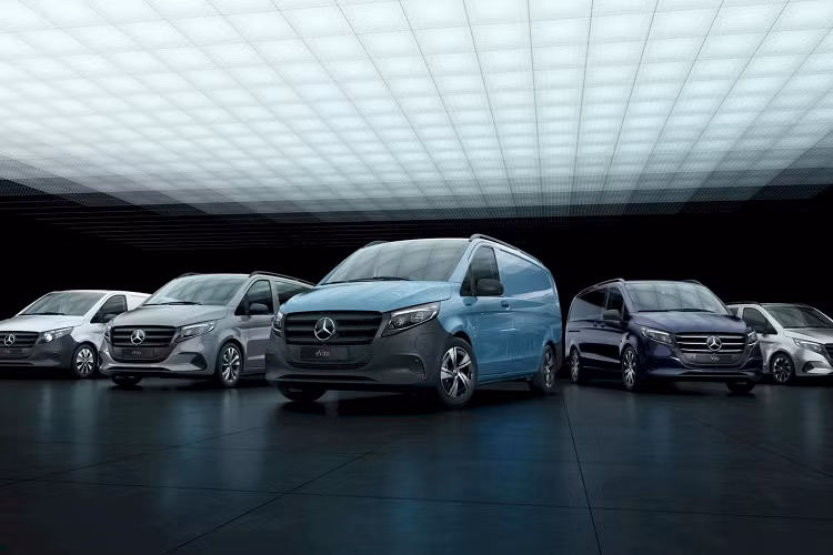 Mercedes-Benz V-Class và EQV sở hữu những chức năng thiên về giải trí nhiều hơn, bao gồm cả các chương trình thư giãn Energizing. Ngoài ra, các biến thể chạy điện là EQV và eVito có khả năng kích hoạt hệ thống điều hòa từ trước khi người lái lên xe, lập kế hoạch di chuyển và các tùy chọn sạc điện cho xe