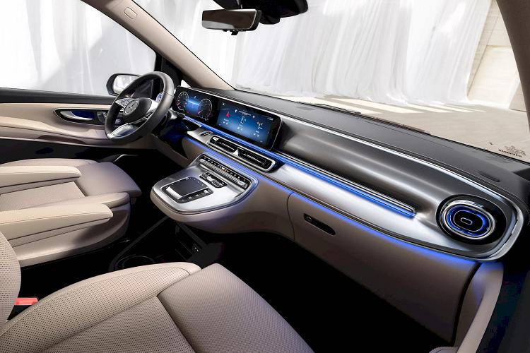 Ở đời mới 2024 lần này, tất cả các biến thể được mang trên mình phần đầu xe tái thiết kế theo phong cách hiện đại hơn, đồng thời mỗi biến thể đều có lưới tản nhiệt đặc trưng giúp dễ nhận diện từ xa. Các thành phần này trên V-Class và EQV thể hiện chất sang trọng rõ nét hơn so với phong cách đơn giản của Vito và eVito