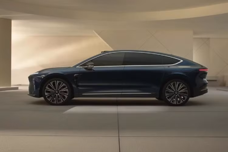 Mẫu xe này dùng nền tảng khung gầm thế hệ thứ ba của Nio, với kết cấu 900V lần đầu tiên có trên xe Trung Quốc, hoạt động ở điện áp cao nhất 925V, cho phép xe sạc siêu nhanh với công suất cao nhất 600kW và dòng điện cao nhất 765A.