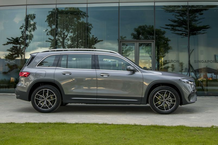 Về khả năng vận hành, xe được trang bị hệ thống truyền động điện mạnh mẽ và hiệu quả, kết hợp cùng khả năng tái tạo điện thông minh và có mức điện năng tiêu thụ trung bình từ 163 - 183 kWh/km, đạt công suất cực đại 140kW (tương đương 190 mã lực), theo tiêu chuẩn WTLP CO2.