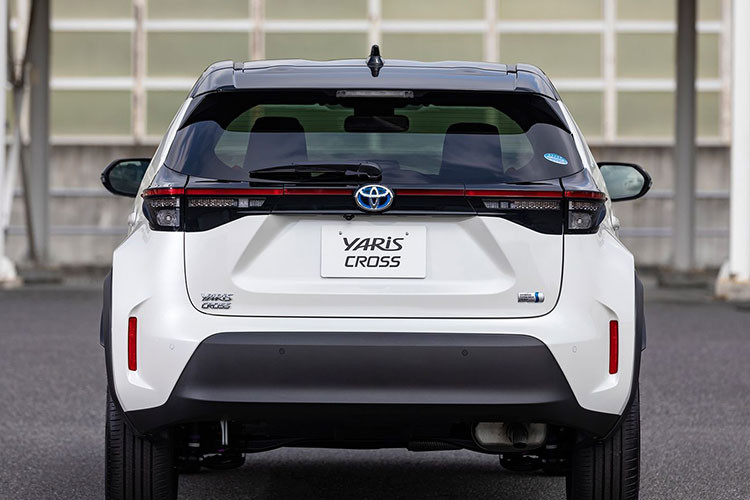 Các trang bị khác như; màn hình cảm ứng trung tâm 9 -10,1 inch, phanh tay điện tử, tự động giữ phanh tạm thời, cửa sổ trời, đèn viền nội thất, sạc điện thoại không dây, rèm che nắng chỉnh điện, khởi động máy bằng nút bấm và camera hành trình.