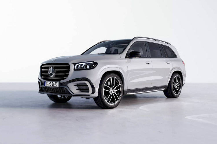 Cung cấp sức mạnh cho Mercedes-Benz GLS 63 4MATIC+ 2024 là động cơ V8 tăng áp kép, dung tích 4.0 lít, công suất 612 mã lực và mô-men xoắn cực đại 850 Nm, được cộng thêm 22 mã lực và mô-men xoắn 250 Nm thông qua hệ thống hybrid nhẹ 48 volt. Xe đạt tốc độ 100 km/giờ trong 4,2 giây và tốc độ tối đa giới hạn là 280 km/giờ. Mức giá xe hiện chưa được công bố.