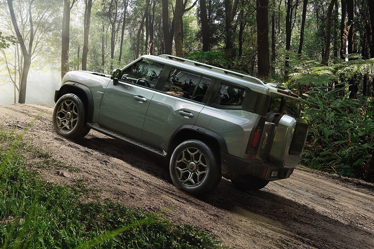 Dẫn động bốn bánh sẽ có 2 bản là máy xăng 4 xi-lanh, dung tích 2.0 lít cùng hộp số 7DCT và xăng 4 xi-lanh, dung tích 2.0 lít cùng hộp số 8AT, do Chery phát triển sẽ có công suất tối đa 254 mã lực, mô-men xoắn cực đại 390 Nm, mức tiêu thụ nhiên liệu 8,83 lít/100km.