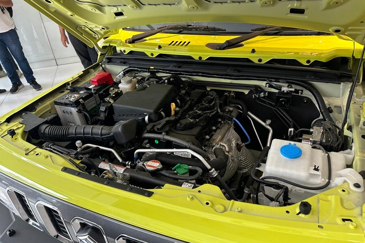 Con số này đã phần nào chứng tỏ sức hút của mẫu SUV được mệnh danh là "tiểu Mercedes-Benz G-Class". Như thông tin đã đưa, Suzuki Jimny 5 cửa có kích thước lớn hơn phiên bản 3 cửa đang bán trên thị trường.