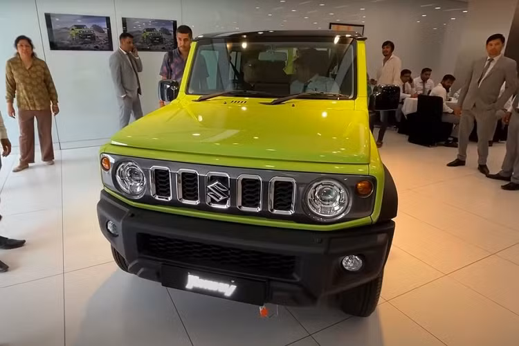 Tuy nhiên, theo một số nguồn tin, mẫu xe này ở Việt Nam sẽ là phiên bản 3 cửa, được nhập khẩu nguyên chiếc từ Nhật Bản và có giá bán dự kiến không quá 800 triệu đồng.