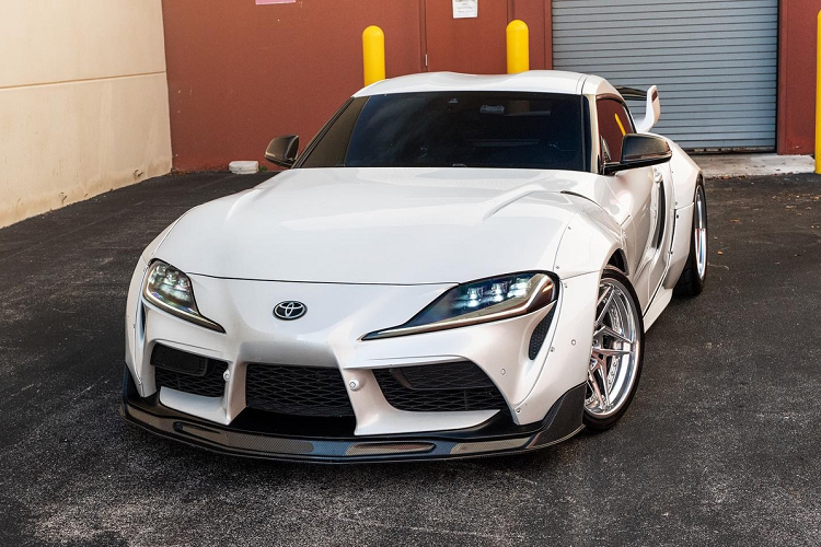 Bản độ Toyota GR Supra của StreetHunter Designs này gồm 16 thành phần, với 2 tùy chọn chất liệu composite hoặc sợi carbon cho một số chi tiết cụ thể.