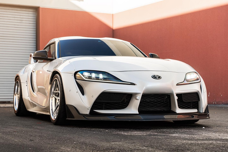 Tại thị trường Mỹ, giá xe Toyota GR Supra thế hệ mới được phân phối chính hãng với 4 phiên bản: 2.0, 3.0, 3.0 Premium và A91-MT cùng mức dao động từ 43.540 USD đến 58.345 USD.