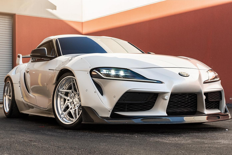 StreetHunter Designs là một hãng độ mới nổi có trụ sở tại Mỹ. Các dự án chủ lực của thương hiệu này là Corvette và những mẫu xe đến từ Nhật Bản như Toyota GR Supra hay Nissan Z...