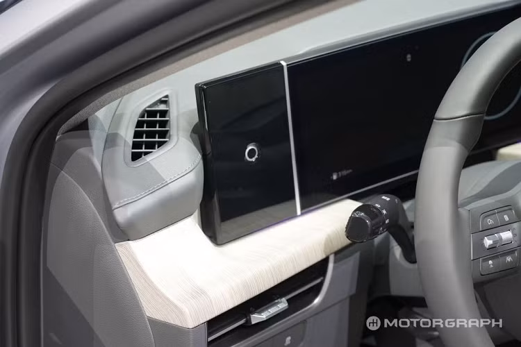 Trong đó có 6 màu mới là bạc Aero Silver Matte, đen Abyss Black, trắng Serenity White Pearl, xám Nocturne Gray Metallic, xanh Transmission Blue Pearl và xám nhám Nocturne Gray Matte.