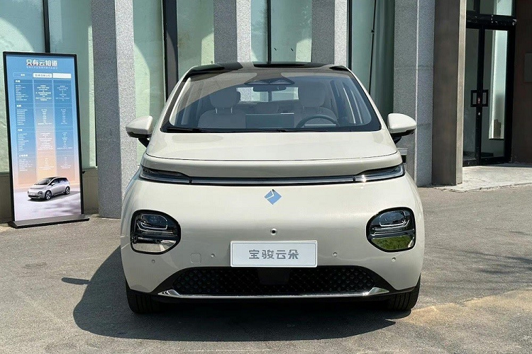 Ngoại hình của Yunduo tương đối khác biệt so với những sản phẩm còn lại của thương hiệu Baojun. Mẫu ô tô điện này được áp dụng những đường nét bo tròn để phù hợp với cái tên Yunduo. Trong tiếng Trung Quốc, cái tên "Yunduo" vốn có nghĩa là "những đám mây"