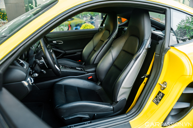 Màn hình giải trí hiển thị bản đồ, điều khiển bằng giọng nói, kết nối wifi, tương thích Apple Carplay trong gói giải trí (PCM) cùng dàn âm thanh đầu ra 10 loa Bose.