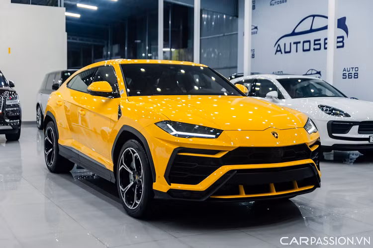 Với tỉ lệ 162,7 mã lực/lít cũng như tỷ lệ công suất trên trọng lượng tốt nhất ở mức 3,38 kg/mã lực. Hơn nữa, với khả năng tăng tốc từ 0 - 100 km/h trong 3,6 giây và khả năng đạt 200 km/h trong 12,8 giây, siêu SUV Lamborghini Urus có khả năng đạt tốc độ tối đa lên tới 305 km/h.