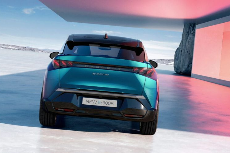 Hệ thống khung gầm STLA được thiết kế hướng tới ô tô điện nhưng vẫn có thể tương thích với động cơ đốt trong. Do đó, trong tương lai, nhiều khả năng Peugeot sẽ trình làng một phiên bản 3008 dùng hệ truyền động mild hybrid 48V với động cơ xăng 1.2L để bổ sung cho khách hàng về các sự lựa chọn về động cơ. 