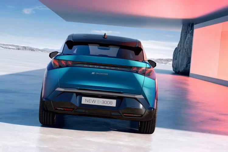 Hệ thống khung gầm STLA được thiết kế hướng tới ô tô điện nhưng vẫn có thể tương thích với động cơ đốt trong. Do đó, trong tương lai, nhiều khả năng Peugeot sẽ trình làng một phiên bản 3008 dùng hệ truyền động mild hybrid 48V với động cơ xăng 1.2L để bổ sung cho khách hàng về các sự lựa chọn về động cơ. 