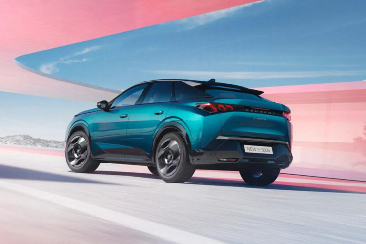 Xe sẽ được sản xuất tại nhà máy Sochaux ở Pháp. Mức giá xe Peugeot E-3008 2024 thuần điện này vẫn chưa được công bố, nhưng chắc chắn sẽ cao hơn so với 3008. Theo kế hoạch, Peugeot sẽ hoàn thiện dải sản phẩm điện hóa của mình vào năm 2025, trước khi chính thức chuyển đổi thành hãng xe điện vào năm 2030.