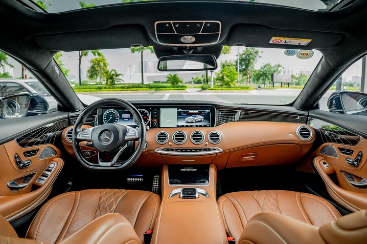 Điều ấn tượng chính là việc cách đây 4 năm, xe cũng từng được rao bán với giá hơn 4,7 tỷ đồng, như vậy, đây có thể xem là chiếc xe sang giữ giá tốt nhất tại thị trường Việt Nam, khi 3 năm trôi qua, giá xe Mercedes-Benz S400 Coupe 4Matic 2017 không bị ảnh hưởng nhiều.