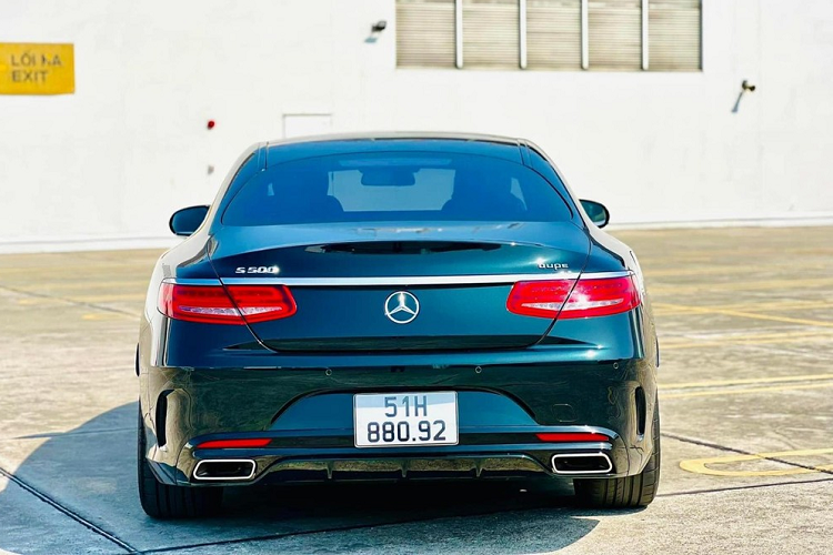 Cụ thể, xe sẽ sản sinh ra công suất tối đa 367 mã lực tại vòng tua máy từ 5.500 6.000 vòng/phút và mô-men xoắn cực đại 500nm tại dải vòng tua máy từ 1.800 – 4.500 vòng/phút. Sức mạnh được truyền xuống bốn bánh (4Matic), thông qua hộp số tự động 7 cấp (7G-Tronic).