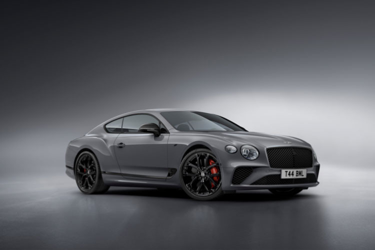 Giá xe Bentley Continental GT S V8 MY23 2023 tại Việt Nam cho bản tiêu chuẩn là từ 19,548 tỷ đồng, chưa bao gồm các tùy chọn thêm của khách. Ước tính, nữ doanh nhân Bình Dương phải chi hơn 22 tỷ đồng để sở hữu chiếc xe Bentley Continental GT S V8 MY23 2023 này.