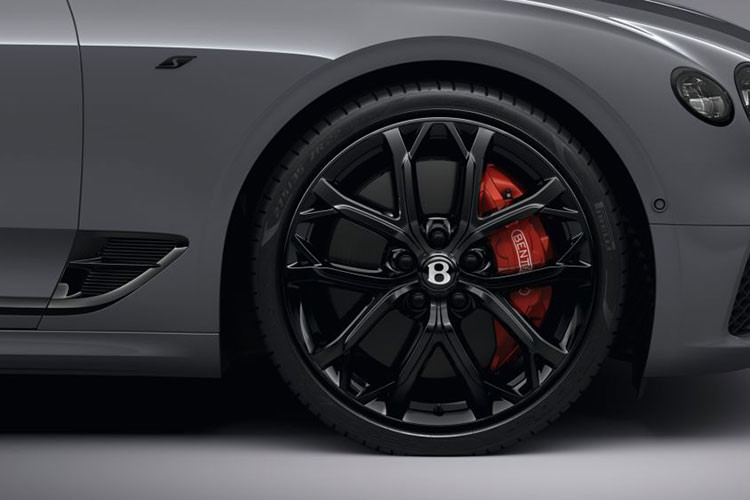 Những chi tiết mang ngôn ngữ thiết kế nhất quán này tạo thành hiệu ứng ấn tượng đặc biệt, mang lại cho mẫu Bentley Continental GT S V8 MY23 2023 mới này một diện mạo đầy lôi cuốn.