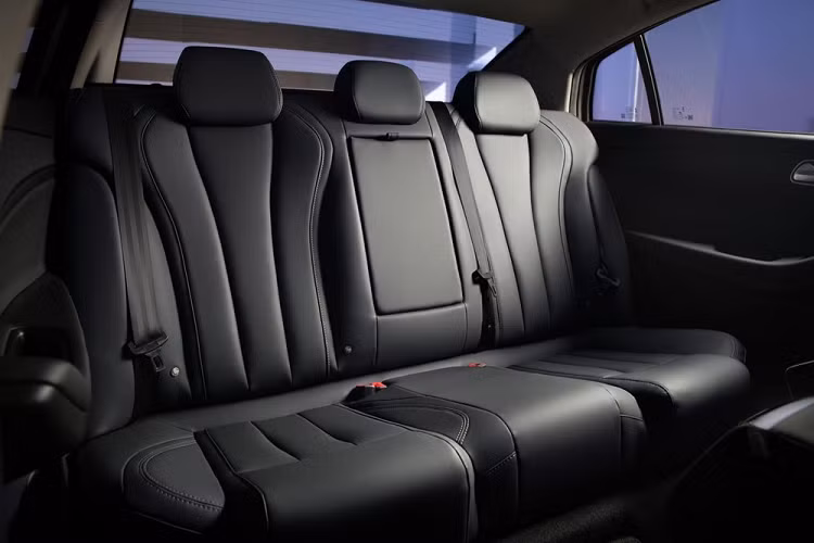 Nằm dưới nắp capo của của OMODA S5 là 2 tùy chọn động cơ với dung tích 1.5L. Ở phiên bản Life tiêu chuẩn xe được trang bị động cơ hút khí tự nhiên với công suất tối đa 113 mã lực và mô-men xoắn cực đại 138 Nm. Động cơ đi với hộp số biến thiên vô cấp CVT, mang đến tốc độ tối đa 180 km/h.