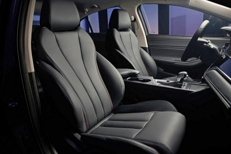 Ở bản Ultra cao cấp, xe sẽ có thêm phanh khẩn cấp tự động, hệ thống kiểm soát hành trình thích ứng, kiểm soát hành trình ở tốc độ thấp, cảnh báo tiền va chạm, cảnh báo lệch làn đường, hỗ trợ chuyển làn đường, hỗ trợ giữ làn đường khẩn cấp, cảnh báo điểm mù và cảnh báo phương tiện cắt ngang khi lùi.