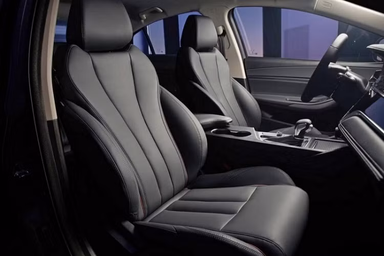 Ở bản Ultra cao cấp, xe sẽ có thêm phanh khẩn cấp tự động, hệ thống kiểm soát hành trình thích ứng, kiểm soát hành trình ở tốc độ thấp, cảnh báo tiền va chạm, cảnh báo lệch làn đường, hỗ trợ chuyển làn đường, hỗ trợ giữ làn đường khẩn cấp, cảnh báo điểm mù và cảnh báo phương tiện cắt ngang khi lùi.