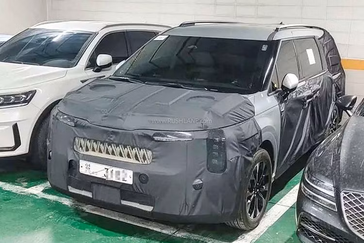 Tổng cộng, xe có công suất 230 mã lực và mô-men xoắn cực đại 350 Nm. Vào hồi cuối năm ngoái, hãng Kia đã xác nhận ngừng bán dòng xe thể thao Stinger. Dây chuyền sản xuất Kia Stinger sẽ được chuyển sang để lắp ráp Carnival Hybrid mới. Theo tin đồn, Kia Carnival thế hệ mới sẽ chính thức trình làng vào tháng 1 năm sau.