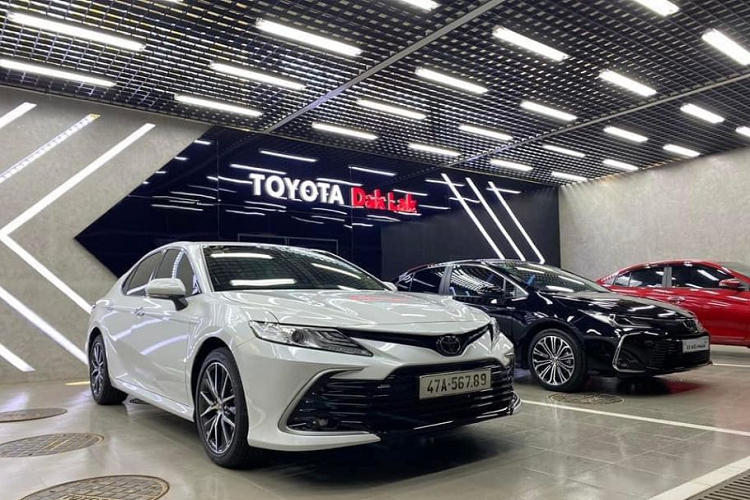 Toyota Camry trung bien “doc dac 56789” cua chang trai Dak Lak