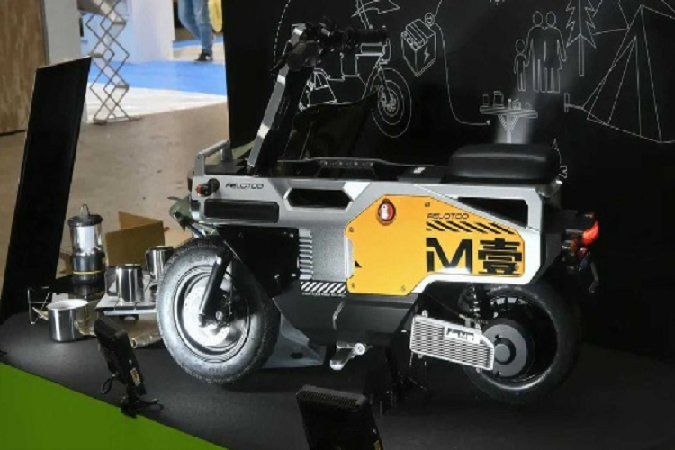 Xe có chiều cao yên chỉ 590mm, sau khi gập lại, xe chỉ còn cao 583mm. Chiếc xe này rất phù hợp với những chị em hay những người có vóc dáng nhỏ nhắn.