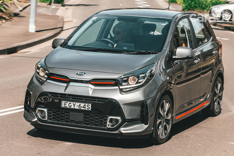 Sự trở lại của Toyota Wigo 2023 vào hồi đầu tháng 6/2023 với thiết kế và trang bị mới cùng những tính năng an toàn độc nhất trong phân khúc sẽ tiếp tục đe dọa vị thế của Kia Morning.