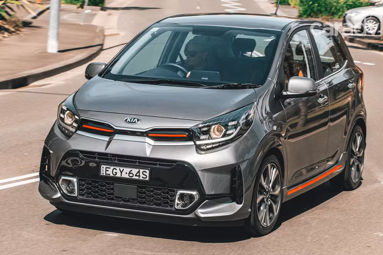 Sự trở lại của Toyota Wigo 2023 vào hồi đầu tháng 6/2023 với thiết kế và trang bị mới cùng những tính năng an toàn độc nhất trong phân khúc sẽ tiếp tục đe dọa vị thế của Kia Morning.