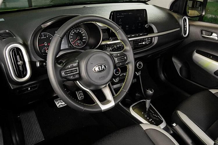 Trong thời gian qua, Kia Morning liên tục bán kém hơn các đối thủ cùng phân khúc như VinFast Fadil và Hyundai Grand i10. Ngay cả khi nhiều đối thủ đã bị ngừng bán như VinFast Fadil và Honda Brio, Kia Morning cũng không thể cải thiện sức bán.