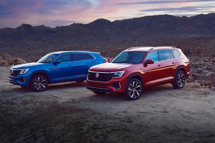 Dự kiến, xe sẽ có mặt tại đại lý vào cuối năm nay, tăng áp lực lên Ford Explorer, Honda Pilot, Kia Telluride và Hyundai Palisade. Hiện giá xe Volkswagen Atlas 2024 vẫn chưa được công bố.