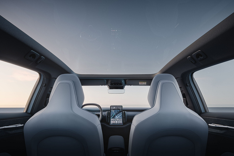 Được trang bị nhiều radar, camera và cảm biến siêu âm, EX30 thiết kế để giúp bảo vệ những người bên trong cũng như bên ngoài bằng cách sử dụng kiến thức sâu rộng của Volvo thu được từ việc nghiên cứu các vụ tai nạn và thương tích trong thế giới thực.