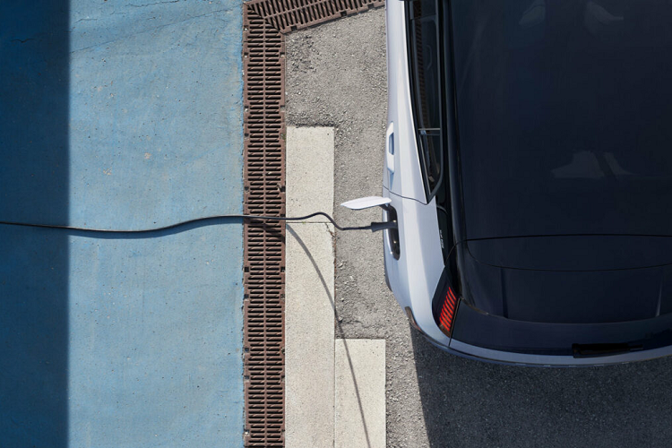 Có 4 cách phối màu nội thất gồm Mist (trắng mờ), Pine (gỗ thông), Indigo (màu xanh lam, tím) và Breeze; có thể kết hợp với một trong 5 chủ đề ánh sáng xung quanh lấy cảm hứng từ phong cảnh Thụy Điển.