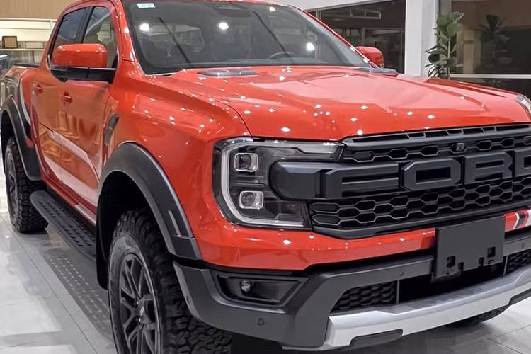 Tuy nhiên, đến thời điểm hiện tại, ngày ra mắt của xe bán tải hạng nặng Ford Ranger Raptor 2023 tại Việt Nam đã được nhiều nhân viên của đại lý Ford Việt Nam tiết lộ. Theo đó, Ford Ranger Raptor thế hệ mới sẽ được ra mắt chính thức vào tháng 3 năm 2023.