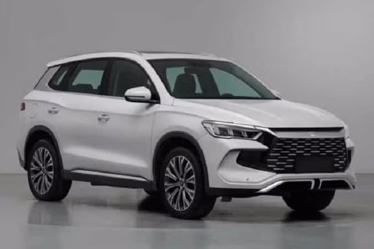 Các tin đồn trên mạng xã hội ở Trung Quốc còn cho biết lô hàng đầu tiên của mẫu xe mới BYD Song Pro DM-i 2023 đã đến các đại lý và có thể ra mắt ngay trong tháng 5/2023 này.