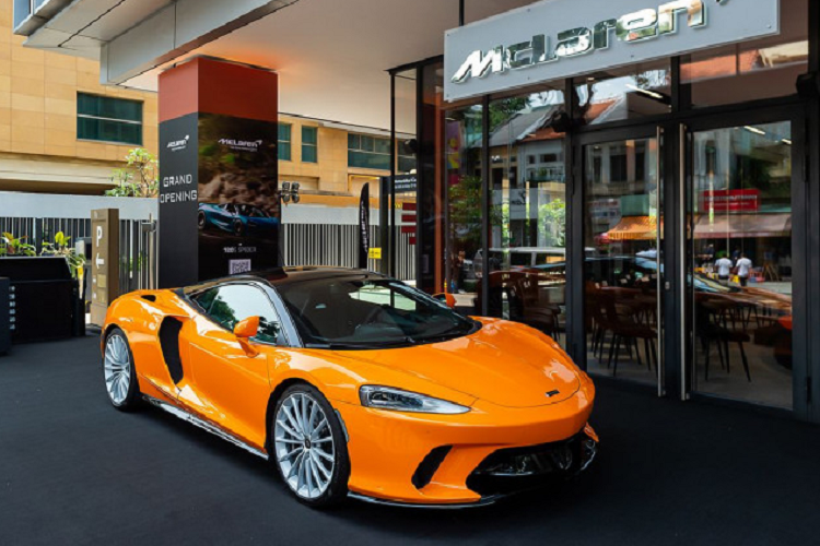 “Trái tim” của siêu xe McLaren GT là khối động cơ tăng áp kép V8, dung tích 4.0L tạo ra 620 mã lực và 630 Nm momen xoắn tại dải vòng tua 5.500 - 6.500 vòng/phút.