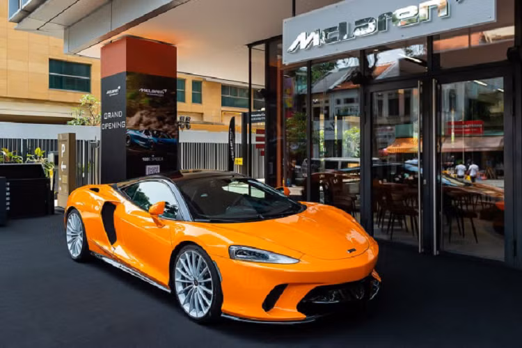 “Trái tim” của siêu xe McLaren GT là khối động cơ tăng áp kép V8, dung tích 4.0L tạo ra 620 mã lực và 630 Nm momen xoắn tại dải vòng tua 5.500 - 6.500 vòng/phút.