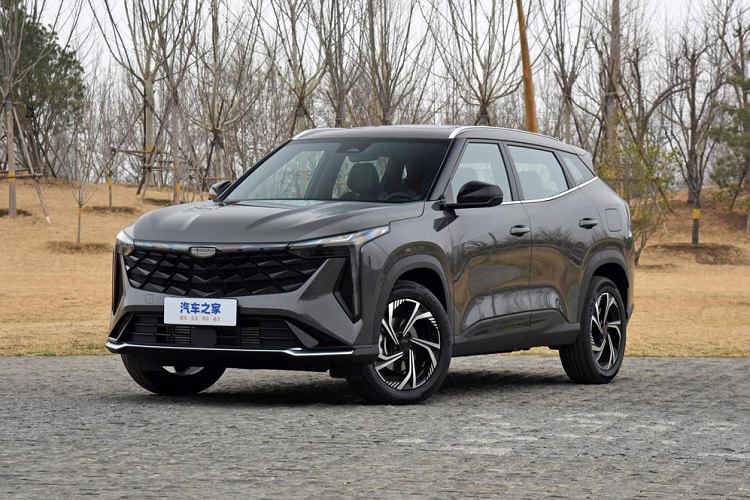 Chiếc xe SUV Boyue Cool sẽ có tổng cộng 3 cấu hình và giá bán trước lần lượt là 109.000 nhân dân tệ (tương đương 372 triệu đồng), 119.000 nhân dân tệ (khoảng 406 triệu đồng) và 129.000 nhân dân tệ (tương đương 439 triệu đồng), như vậy mỗi phiên bản có giá chênh lệch 10.000 nhân dân tệ.