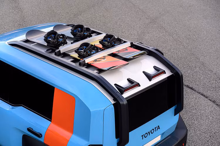 Cách đây vài năm, Toyota thường bị chỉ trích là chậm chân trong việc ra mắt ôtô điện khi chỉ công bố kế hoạch sản xuất đúng 1 mẫu xe là bZ4X. Vào hồi tháng 12/2021, hãng Toyota đã tổ chức sự kiện công bố kế hoạch xe điện của mình đến năm 2030. Theo kế hoạch này, trước năm 2030, hãng Toyota sẽ ra mắt hơn chục mẫu ô tô điện hoàn toàn mới, phủ nhiều phân khúc.