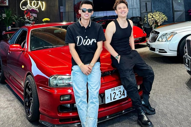 Chiếc xe thể thao Nissan Skyline GT-R R34 độc nhất Việt Nam lần cuối được nhìn thấy là xuất hiện trong showroom xe K-Super, do ông Phan Công Khanh làm chủ. Tuy nhiên, sau tay chơi này đã bị Cơ quan CSĐT Công an TP.HCM thực hiện lệnh bắt người trong trường hợp khẩn cấp để điều tra về hành vi lừa đảo chiếm đoạt tài sản, hiện không rõ chiếc xe Nissan Skyline GT-R R34 giờ ở đâu.