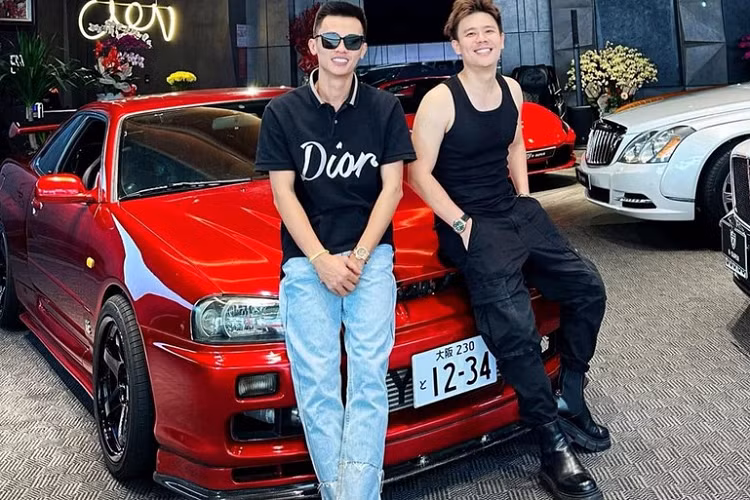 Chiếc xe thể thao Nissan Skyline GT-R R34 độc nhất Việt Nam lần cuối được nhìn thấy là xuất hiện trong showroom xe K-Super, do ông Phan Công Khanh làm chủ. Tuy nhiên, sau tay chơi này đã bị Cơ quan CSĐT Công an TP.HCM thực hiện lệnh bắt người trong trường hợp khẩn cấp để điều tra về hành vi lừa đảo chiếm đoạt tài sản, hiện không rõ chiếc xe Nissan Skyline GT-R R34 giờ ở đâu.