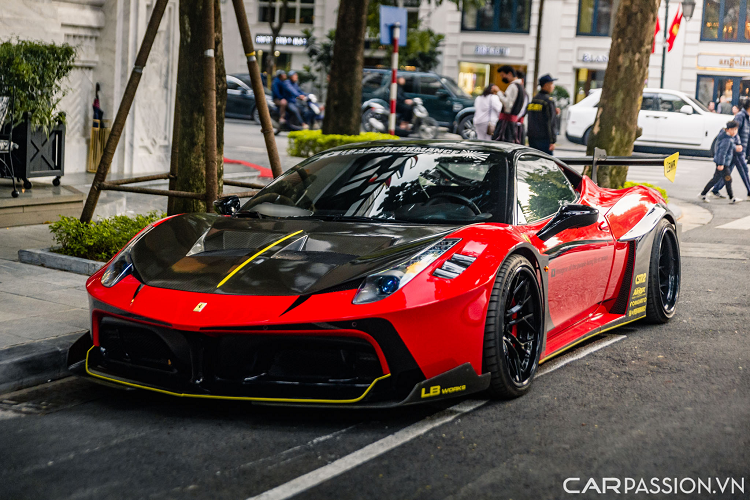 Mới đây, chiếc Ferrari 458 Italia độ LB-Silhouette Works GT độc nhất tại Việt Nam đã bất ngờ xuất hiện trên một con phố tại thủ đô Hà Nội sau một thời gian dài ở ẩn.