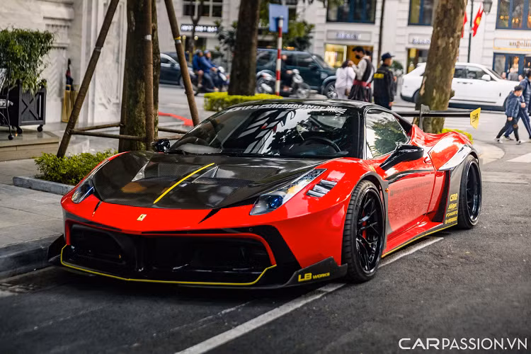 Mới đây, chiếc Ferrari 458 Italia độ LB-Silhouette Works GT độc nhất tại Việt Nam đã bất ngờ xuất hiện trên một con phố tại thủ đô Hà Nội sau một thời gian dài ở ẩn.